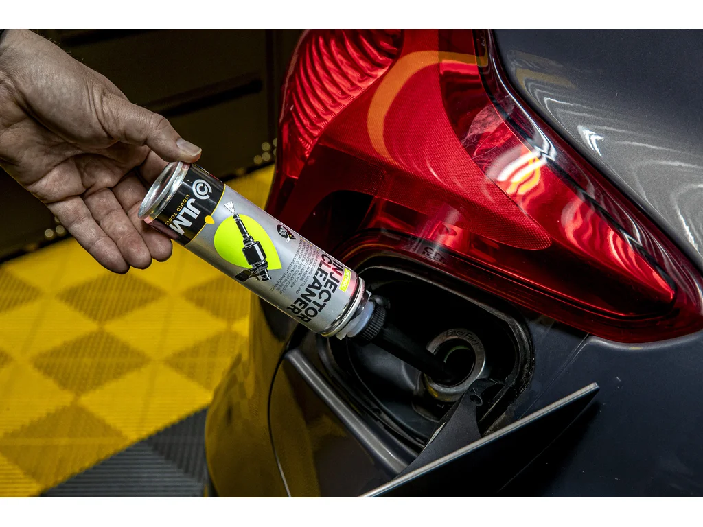 206_j03130-petrol-injector-cleaner-application-2-1025